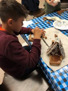 Lebkuchenhaus bauen und verzieren
